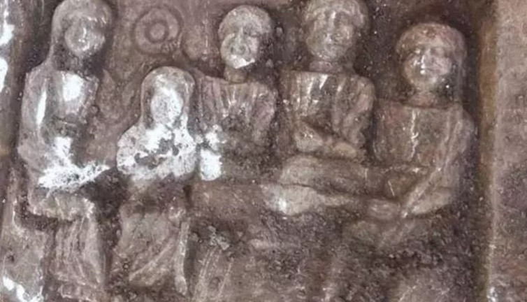 Hafriyat kazısında 1800 yıllık mermer stel bulundu