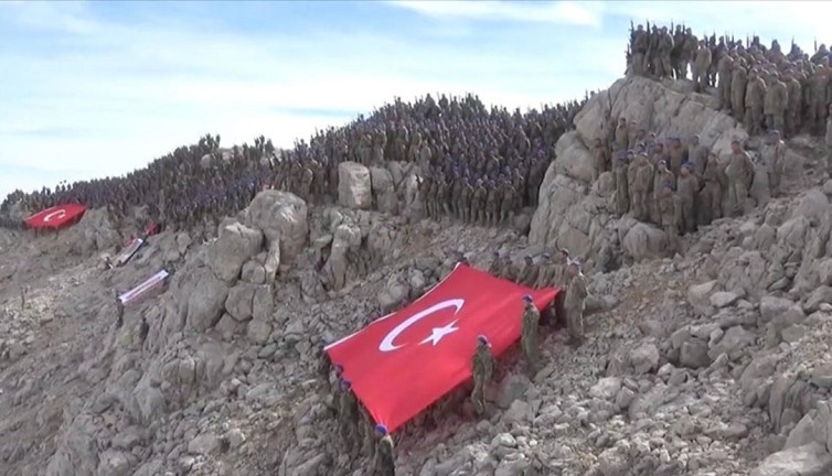 MSB paylaştı! İşte Mehmetçiğin Davraz Dağı'na tırmanış görüntüleri