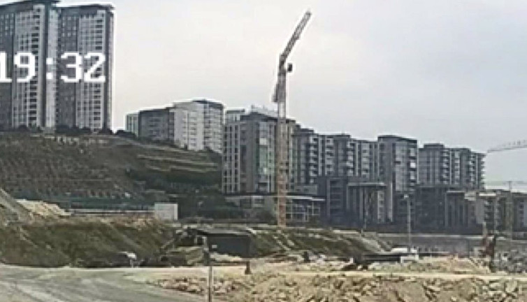 İstanbul'da 70 metre yüksekliğindeki kule vinç kırıldı! İşte o anlar…