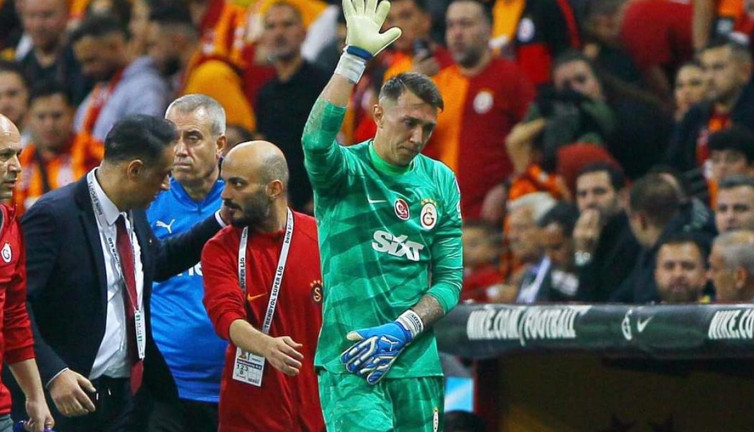 Muslera'dan kötü haber. Galatasaray resmen açıkladı