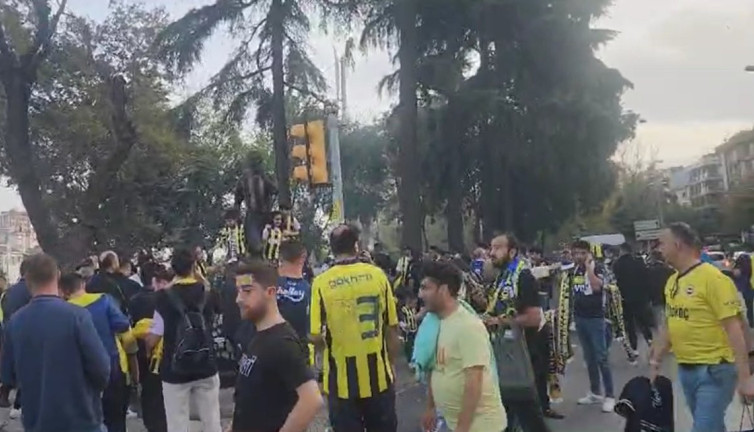 Fenerbahçe taraftarı Kadıköy'de Alex de Souza ile fotoğraf çektirmek için yarıştı!