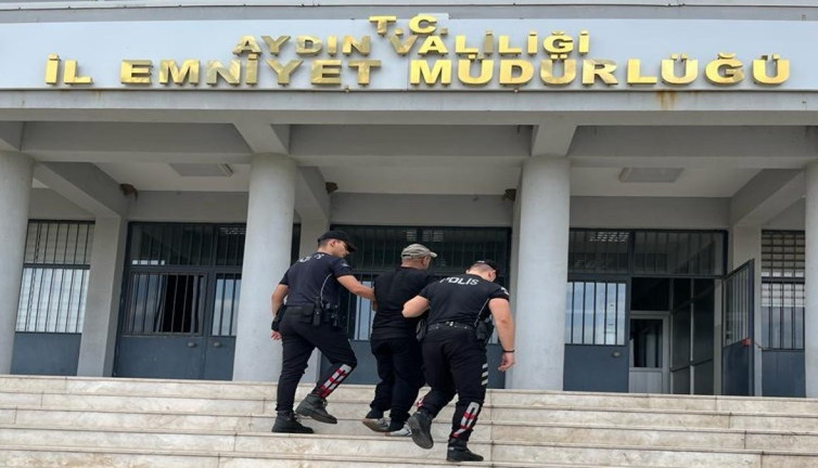 Göçmen taciri, Efeler'de takside yakalandı