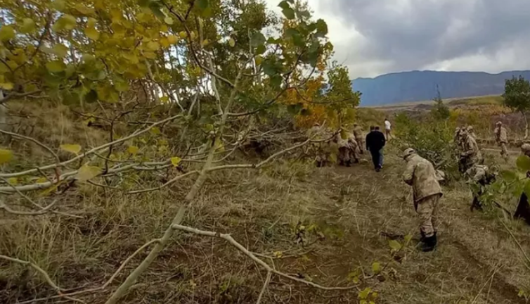 Günlerdir aranıyordu vahşet ortaya çıktı. Yakılmış cesedi bulundu. Çok sayıda gözaltı var