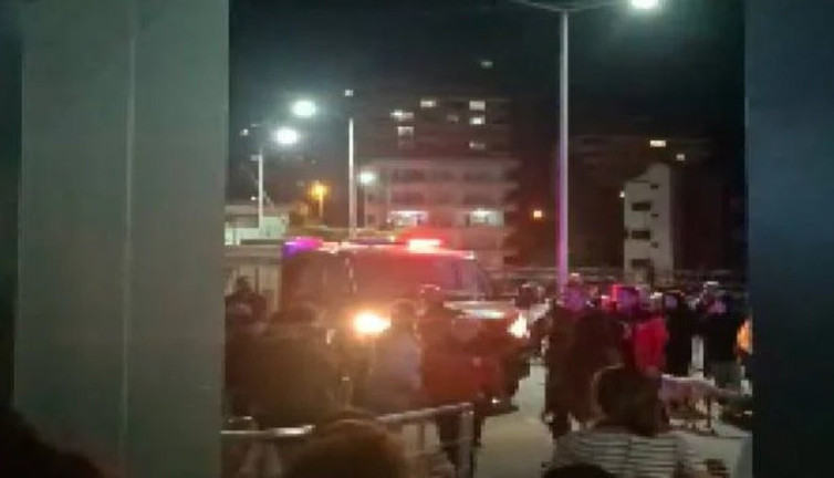 Yine KYK yurdu yine asansör skandalı. Öğrenciler asansörde sıkıştı. Asansörden de mi çaldınız