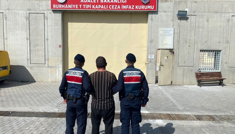 Jandarma zeytin hırsızını yakaladı. 110 kilo zeytin sahibine geri verildi