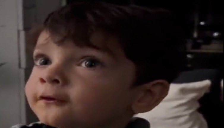 Milan kadrosunu ezbere sayan minik izleyenleri güldürdü