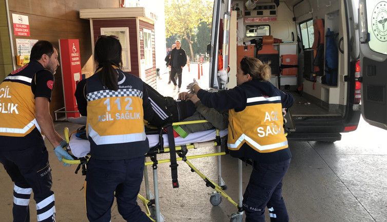 Kullandığı kamyonetin altında kaldı