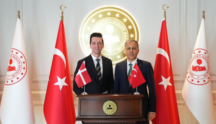 Bakan Yerlikaya, Danimarka Göç ve Entegrasyon Bakanı ile görüştü