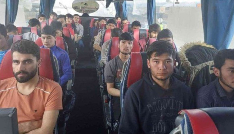 Ağrı’da İnsan Kaçakçılığı Operasyonu! 25 Afgan Göçmen Yakalandı