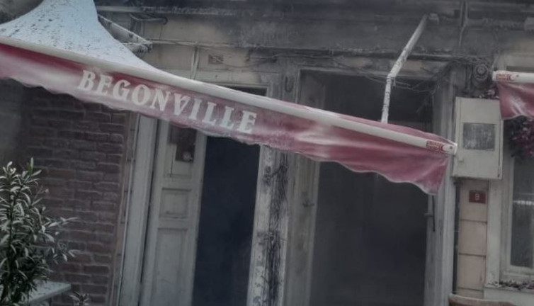 Suni çiçeği koparırken turistik oteli yaktı. 100 bin TL'lik zarar oluştu