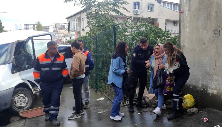 Servis minibüsü ile yoldan çıkan panelvan çarpıştı: 1’i ağır 8 yaralı