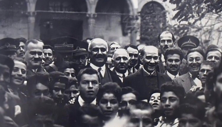 Halkına hiç yalan söylemeyen adam nur içinde yat. Hiç kimse senin kadar sevilmedi (10 Kasım 2023)