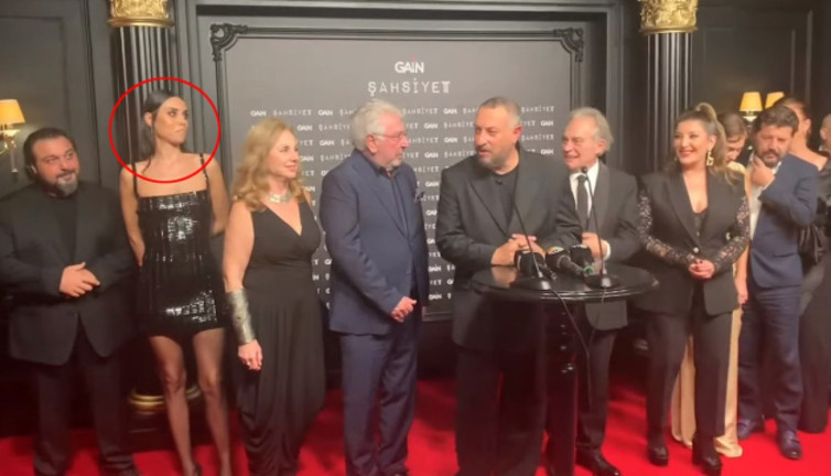 Şahsiyet dizisinin galasına damga vuran fotoğraf. Cansu Dere şekilden şekle girdi