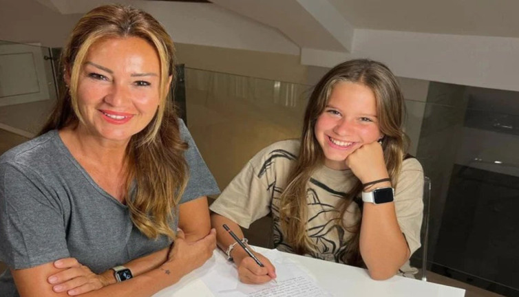 Pınar Altuğ kızının özel yeteneğini açıkladı. “Su tam benim istediğim gibi bir kız oldu”