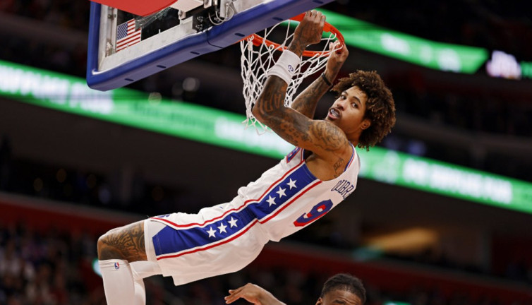 Yıldız basketbolcuya araba çarptı