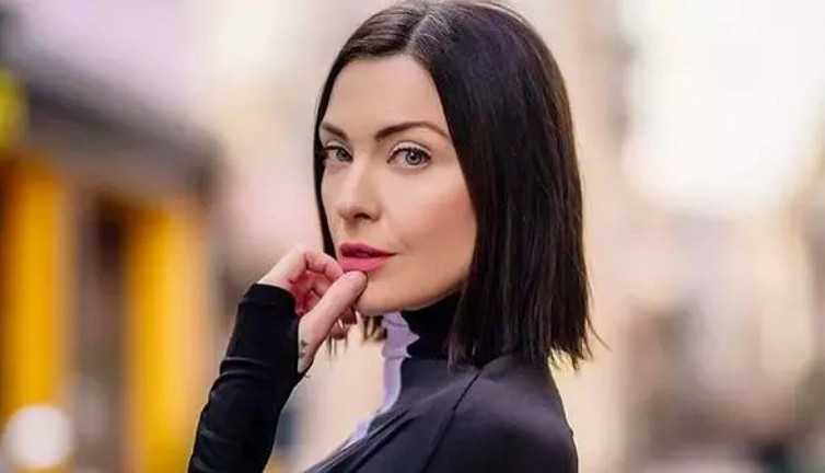 Ünlü oyuncu eski eşi ile 15 yıl sonra mahkemelik oldu