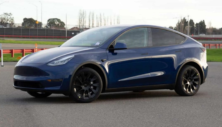 Tesla model Y'nin Türkiye'de batarya değişim ücreti cüzdanları alev aldıracak. Türkiye'de satılıyor