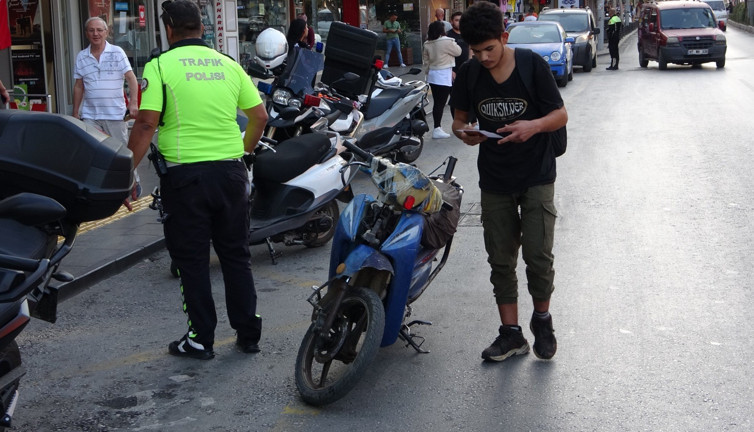 En pahalı motosiklet turu. Polis ceza üstüne ceza yazdı