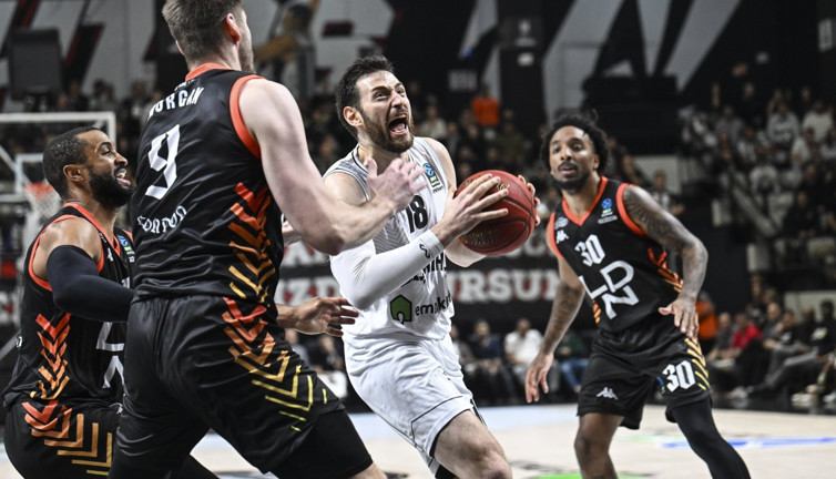 Beşiktaş evinde kaybetti. Sahasında bu sezon ilki yaşadı