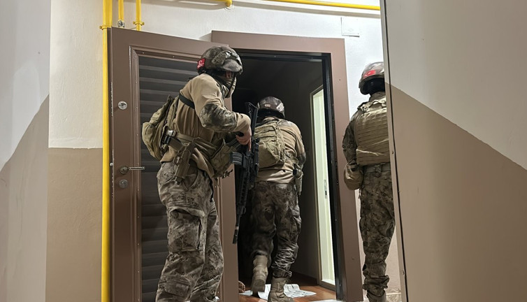 Mersin'de aynı anda 3 terör örgütüne operasyon