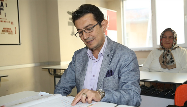 Hafızasını kaybeden Türk iş insanı yeniden okuma yazma öğreniyor