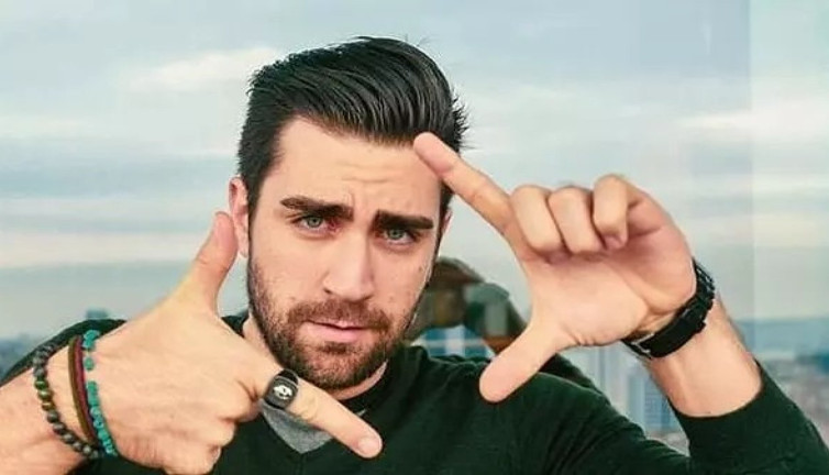 Çağlar Ertuğrul'dan evlilik açıklaması. “Bu devirde zor demişti”