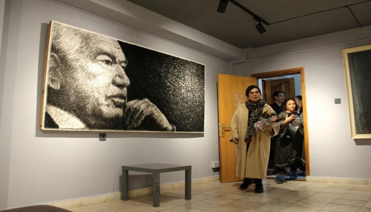 Türkan Şoray Kırgızıstan'da yazar Cengiz Aytmatov'un ailesini ziyaret etti