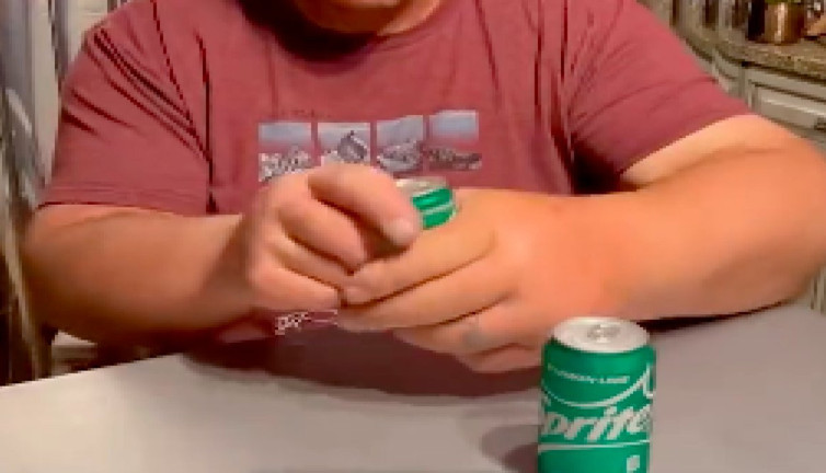 Dünyanın en büyük ellerine sahip olan adam