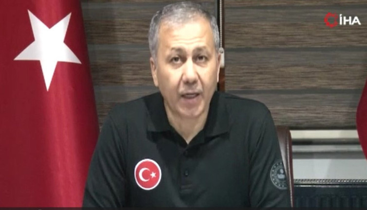 Bakan Yerlikaya Karadeniz'de kaybolan geminin battığını açıkladı. Sağanak nedeniyle 2 vatandaşımızın da öldüğünü duyurdu