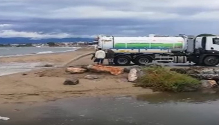 Balıkesir’de denize atık boşaltan belediye vidanjörü kameraya yakalandı