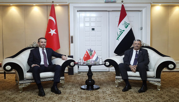Bakan Bayraktar, Bağdat'ta Irak Petrol Bakanı ile görüştü