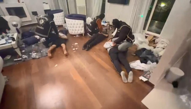 Gizli bölme numarasını polis yemedi. Yolyemezler çetesinin lideri yaka paça böyle yakalandı