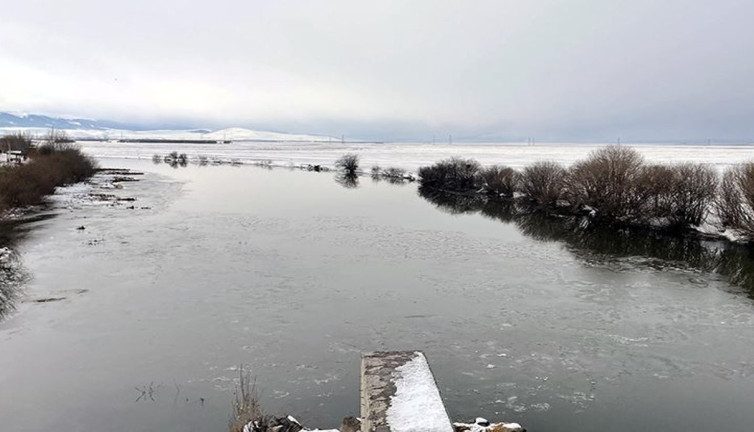 Kura Nehri buz tuttu. Gece eksi 11'i gördü