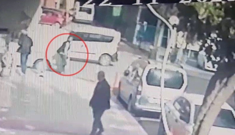 Eski karısını öldürdü arkasına bakmadan kaçtı