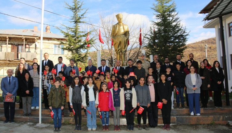 Türkiye sizi asla unutmayacak! Okul lojmanında şehit edilen 6 öğretmen anıldı