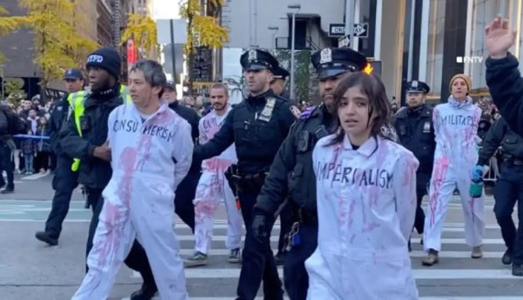 Filistin’e destek için kendilerini yola yapıştırdılar