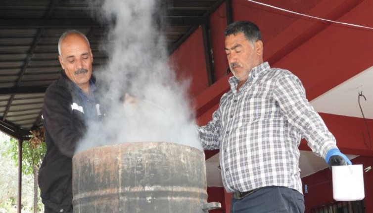 Saç dökülmesini durduruyor mikropları anında öldürüyor. Kilosu 300 TL'den satılıyor.