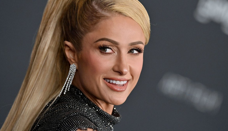 Paris Hilton hayranlarına müjdeli haberi verdi