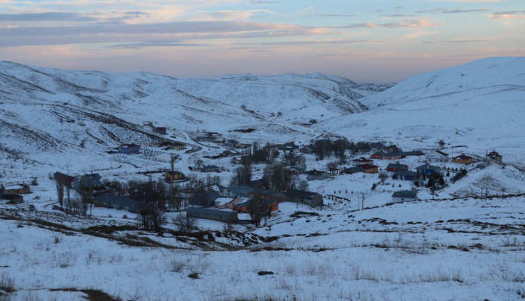 Erzincan’ın yüksek kesimlerinde kar yağışı etkili oldu