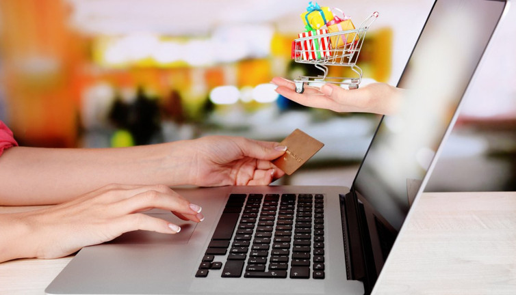 Online alışverişin püf noktaları ortaya çıktı. Mağazadan seçiyorlar internetten alıyorlar
