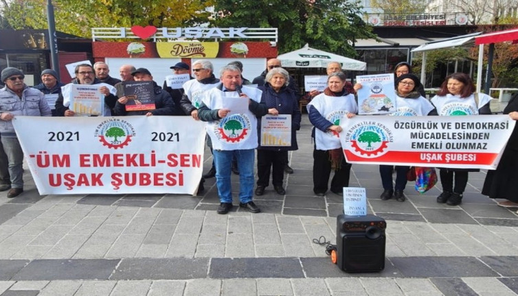 Emekliler sokağa indi. 'Yaşam haklarımız için direneceğiz'