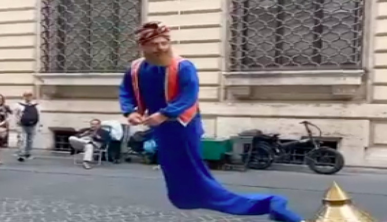 İtalya'da sokak sanatçısına Türkçe tepki verdi, bakın sonrasında neler oldu