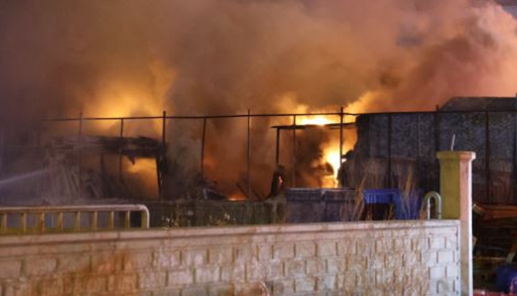 Beton kalıp fabrikasında yangın