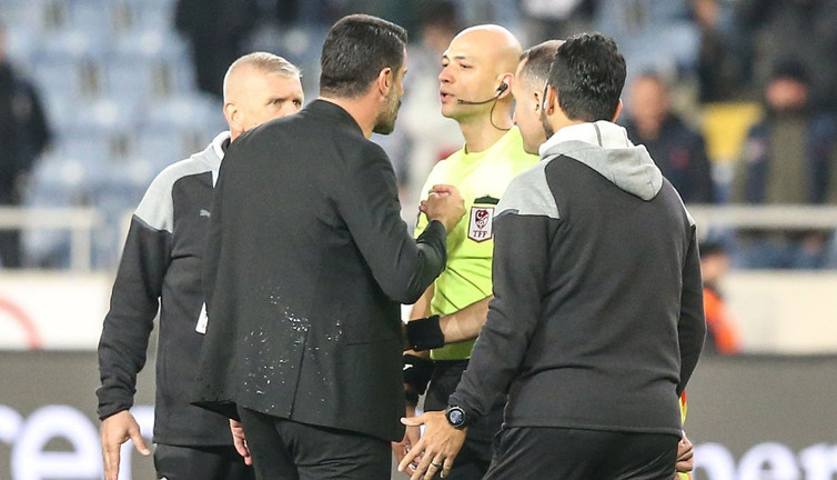 Volkan Demirel kırmızı kart gördü. Hatayspor ve Antalyaspor yenişemedi