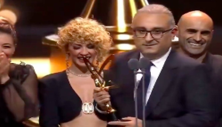 Güldür Güldür ekibinden Rüştü Onur Atilla'nın güldüren Kerem Bürsin taklidi