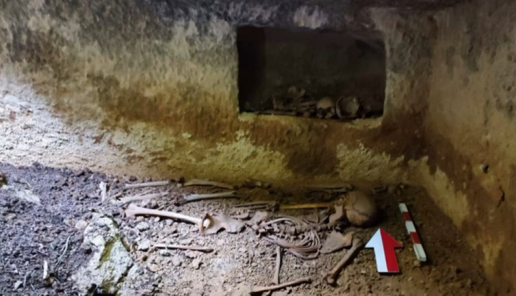 Deprem ortaya çıkardı evin bahçesinde bulundu. Jandarma güvenlik önlemi aldı