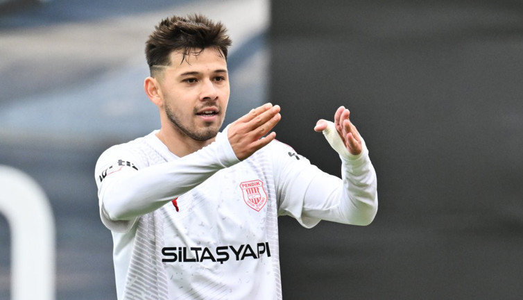 8 gollü çılgın maçın galibi Pendikspor