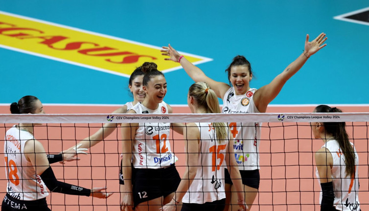 Eczacıbaşı Dynavit Maritza engelini 3-0'la geçti