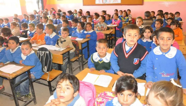 İlkokullar annesiz kalacak. Milli Eğitim Bakanlığı yasakladı