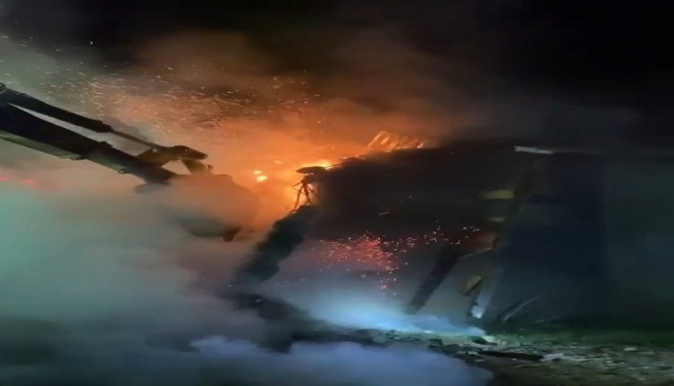 Elazığ’da 100 ton saman ve arpa kül oldu